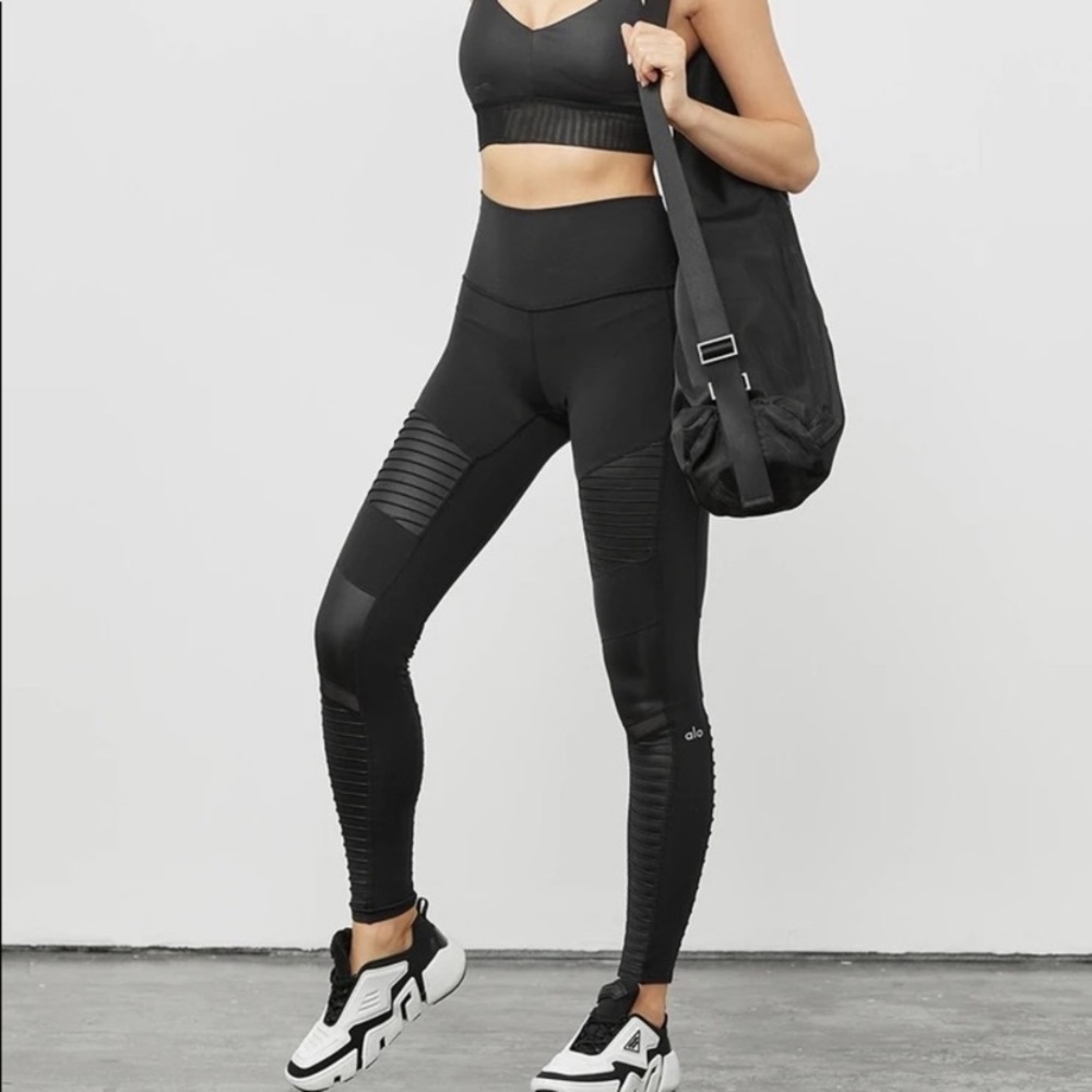 Alo yoga High-Waist Moto Legging black 
color size small